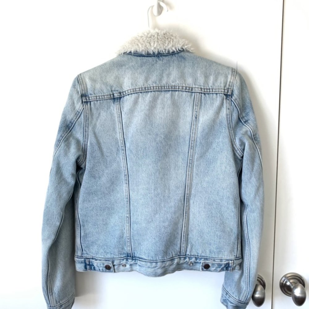 Levi’s Sherpa Trucker Jacket - Picture 3 of 3